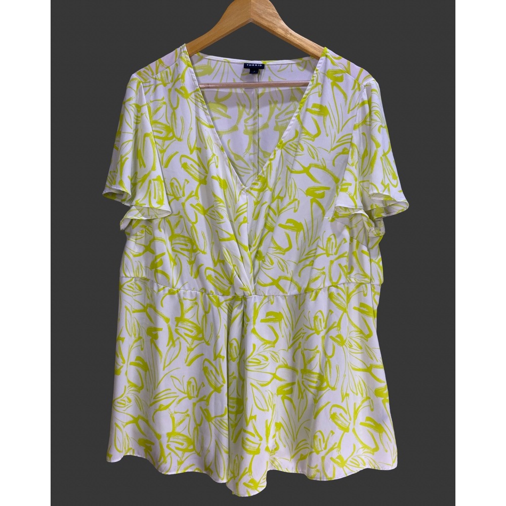 Torrid Women Plus Size 2 Lime Green White Floral Twist Front Babydoll Blouse Top